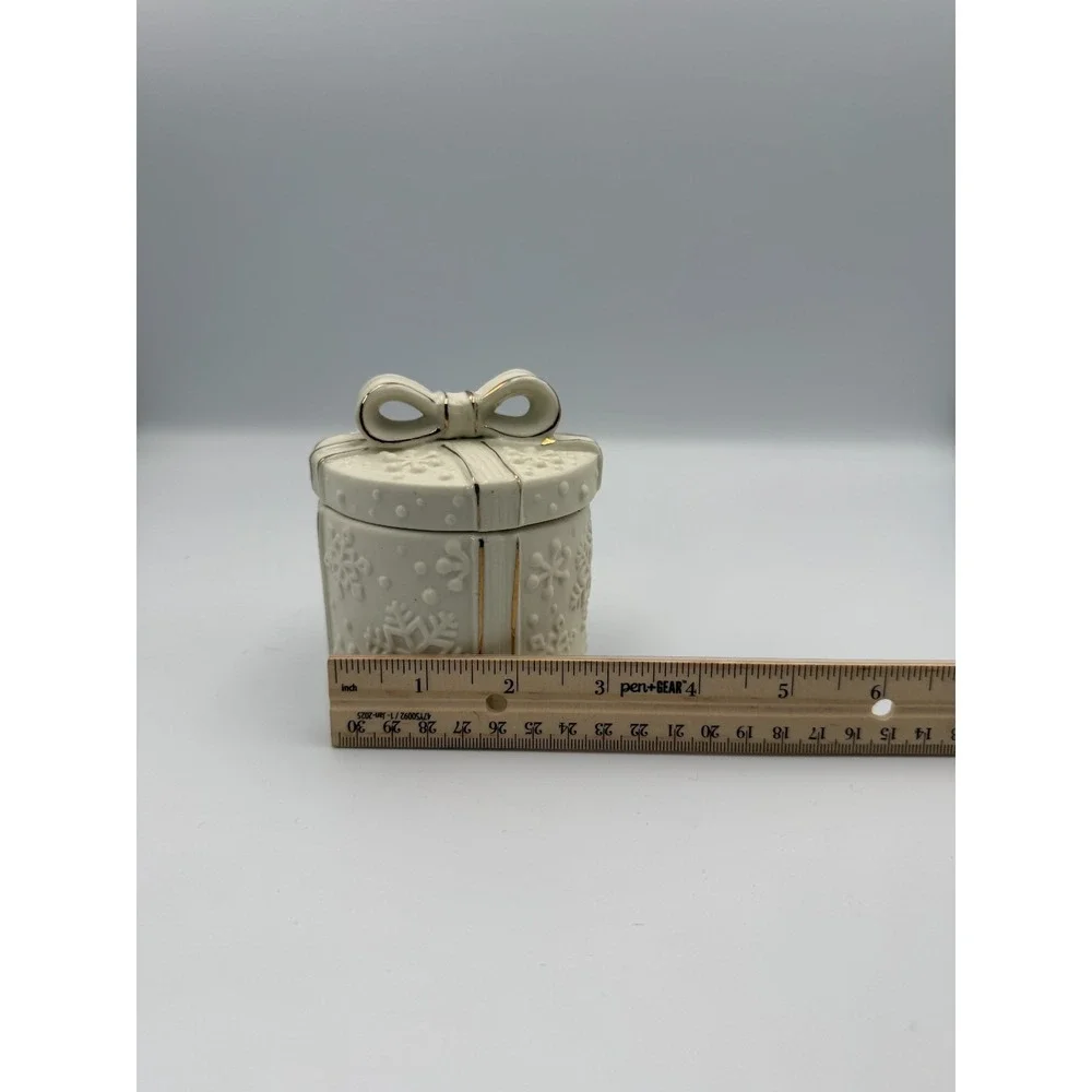 Bisque Porcelain w/Gold Accents Trinket Box Bow Snowflake 3.75 in H, 3.25 in D